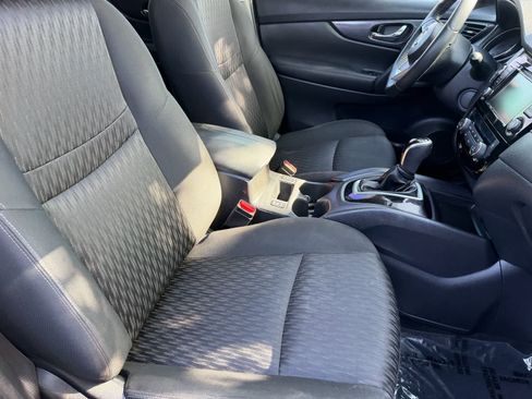 Used 2020 Nissan Rogue SV FWD image 26