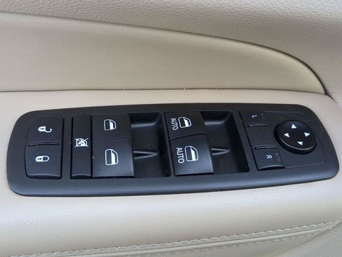 Used 2021 Jeep Grand Cherokee Limited AWD/4WD image 12