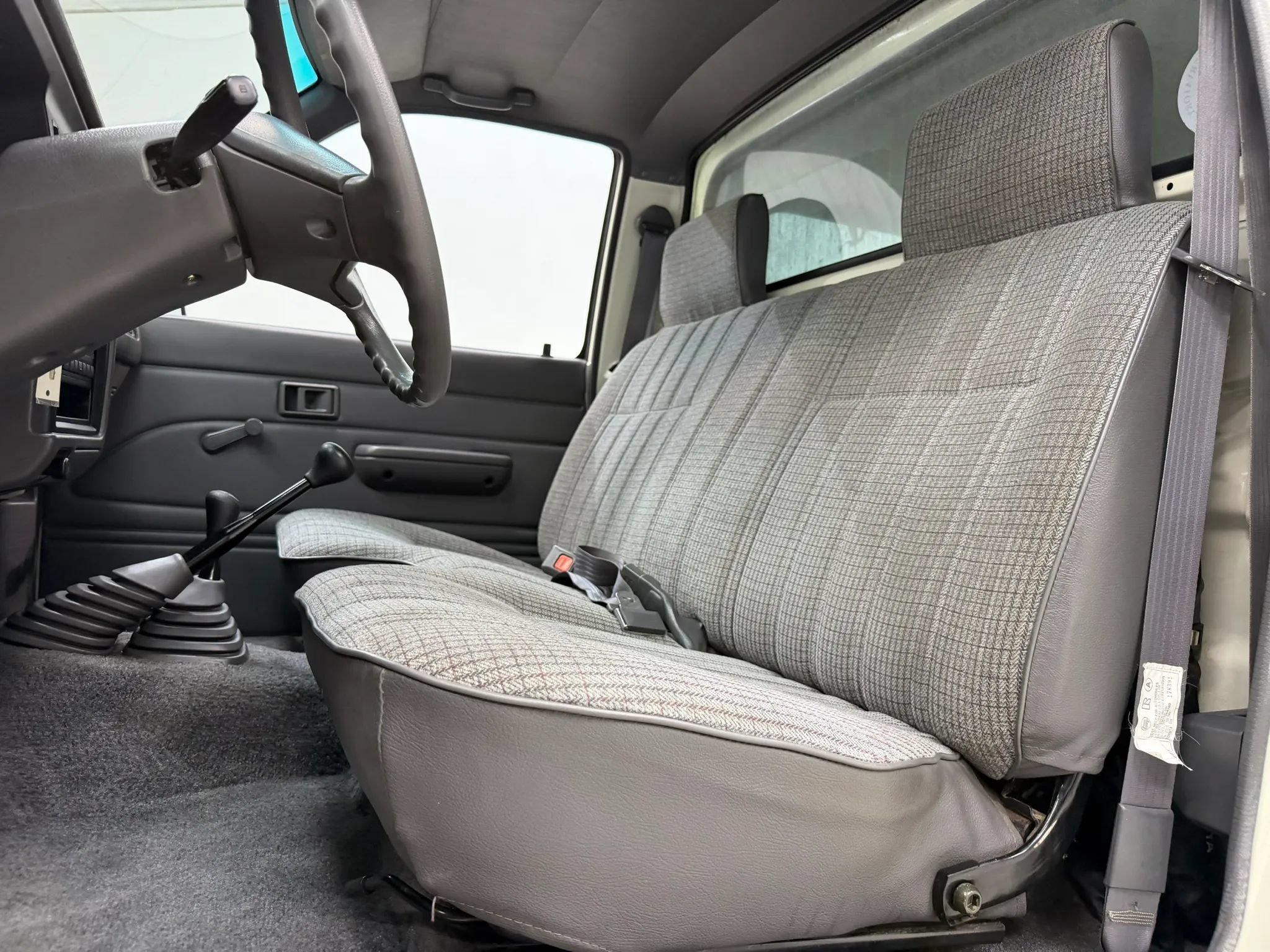Used 1990 Toyota Pickup Deluxe AWD/4WD image 16