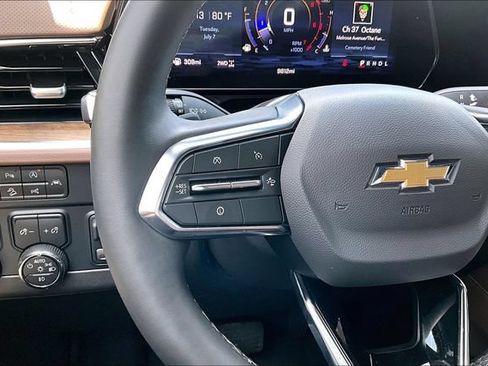 Used 2025 Chevrolet Tahoe High Country AWD/4WD image 11
