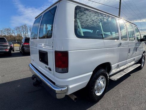 Used 2009 Ford E-350 and Econoline 350 Super Duty Wagon image 25