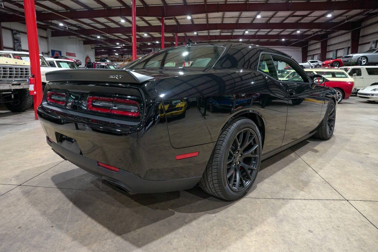 Used 2016 Dodge Challenger SRT Hellcat RWD image 8