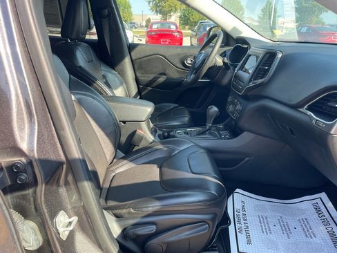 Used 2020 Jeep Cherokee Latitude Plus image 13