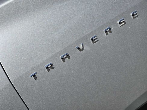 Certified 2021 Chevrolet Traverse LT w/ LT Premium Package FWD image 9