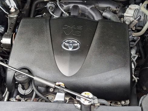 Used 2019 Toyota Highlander LE AWD/4WD image 28