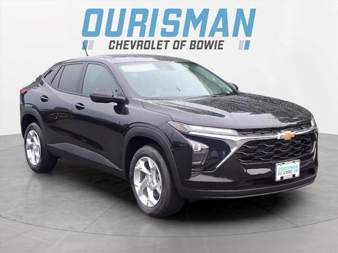 New 2026 Chevrolet Trax LS w/ LS Convenience Package FWD image 1