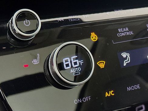 Used 2023 INFINITI QX60 Luxe image 17