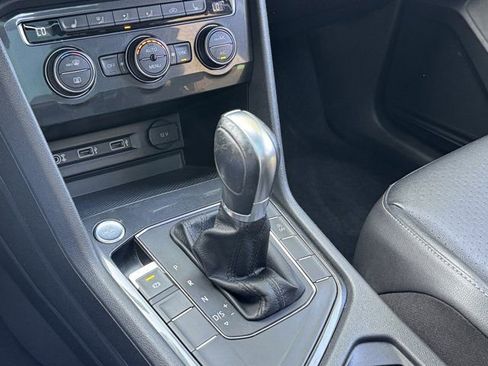 Used 2018 Volkswagen Tiguan SEL FWD image 10