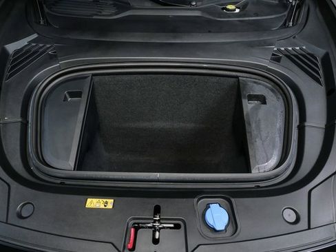 Used 2023 Audi e-tron GT Prestige image 32