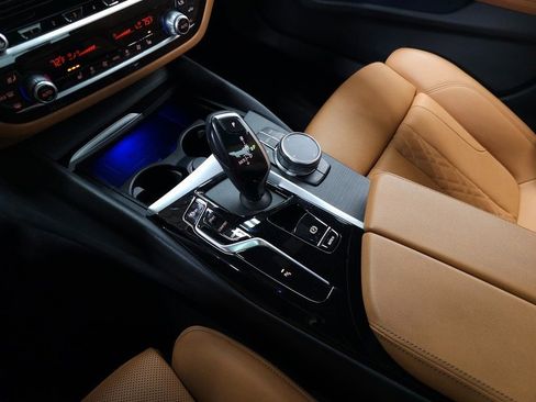 Used 2023 BMW 530i xDrive w/ Convenience Package image 30