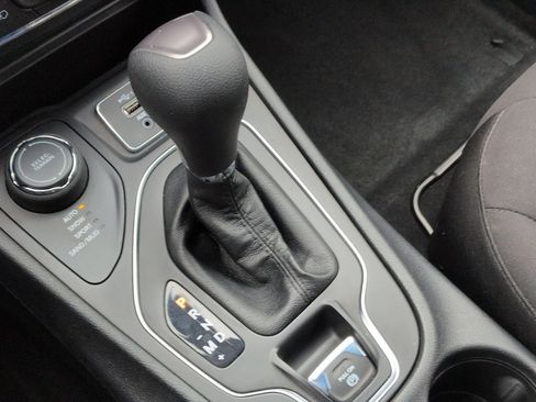 Used 2019 Jeep Cherokee Latitude w/ Popular Appearance Group image 26