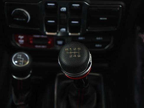 Used 2018 Jeep Wrangler Unlimited Rubicon image 19