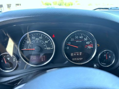 Used 2015 Jeep Wrangler Unlimited Rubicon AWD/4WD image 14