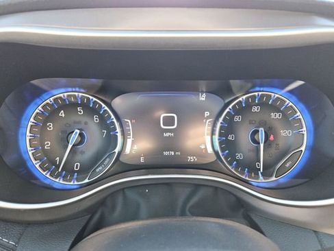 Used 2025 Chrysler Pacifica Select FWD image 23