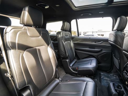 Used 2024 Jeep Grand Cherokee L Limited w/ Luxury Tech Group II image 35