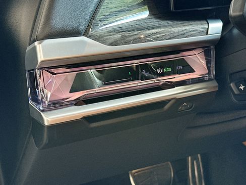 Certified 2023 BMW 740i image 10