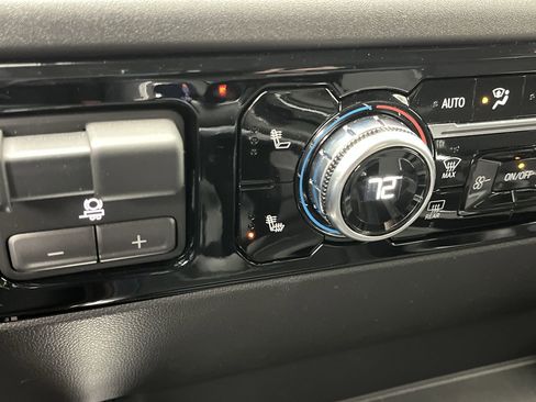 New 2026 GMC Sierra 1500 Elevation image 24