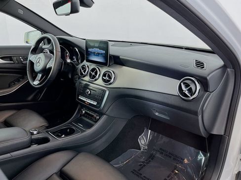Used 2020 Mercedes-Benz GLA 250 w/ Premium Package image 32