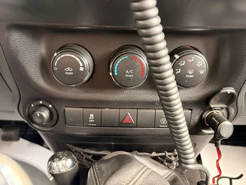 Used 2013 Jeep Wrangler Rubicon w/ PWR Convenience Group AWD/4WD image 22