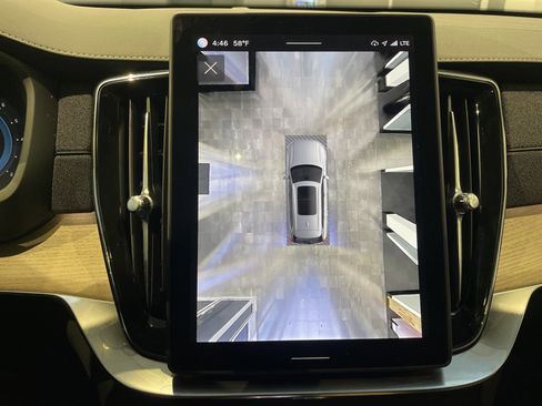 Used 2025 Volvo XC90 B6 Plus image 28