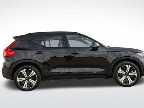 Used 2023 Volvo XC40 Recharge Plus image 4
