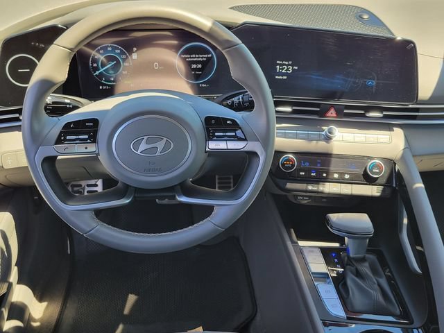 Certified 2025 Hyundai Elantra SEL FWD image 6