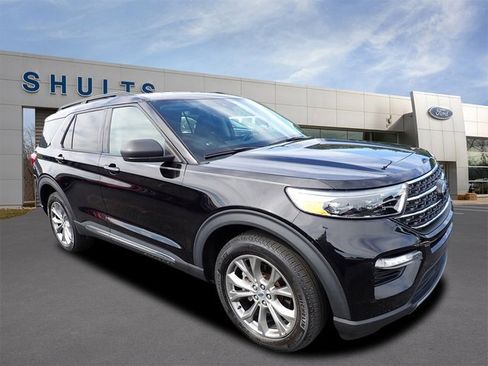 Certified 2022 Ford Explorer XLT w/ Equipment Group 202A image 3