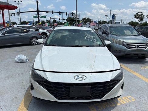 Used 2021 Hyundai Elantra SE FWD image 1