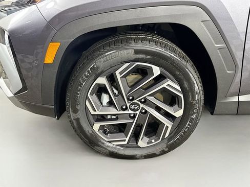 Used 2025 Hyundai Tucson Limited image 4