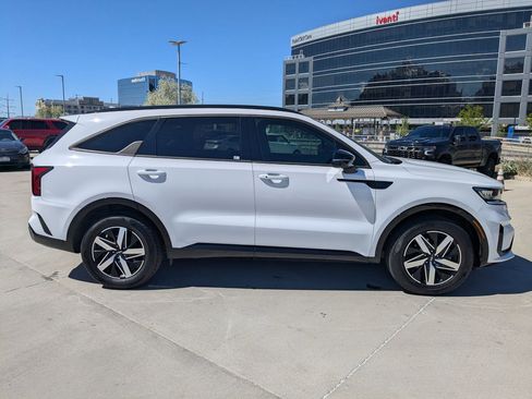 Used 2022 Kia Sorento EX w/ Panoramic Sunroof Package FWD image 6
