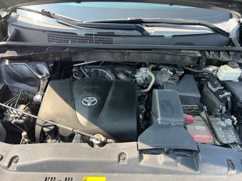 Used 2018 Toyota Highlander XLE AWD/4WD image 29
