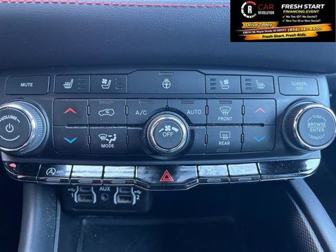Used 2024 Dodge Durango GT RWD image 21