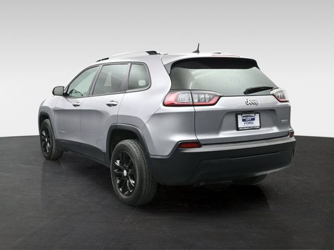 Used 2020 Jeep Cherokee Latitude w/ Cold Weather Group FWD image 2