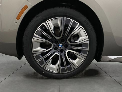 Used 2024 BMW i7 xDrive60 image 3