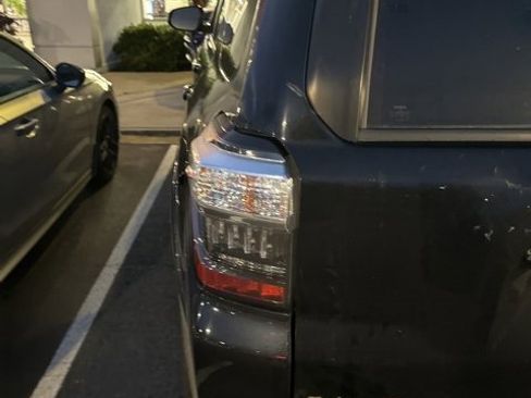 Used 2020 Toyota 4Runner Venture image 9