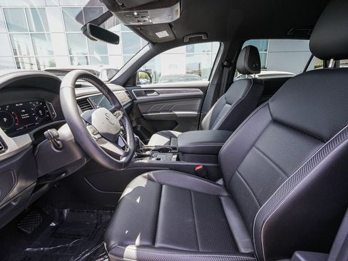 Certified 2023 Volkswagen Atlas Cross Sport SE FWD image 19