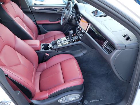 Used 2026 Porsche Macan AWD/4WD image 27
