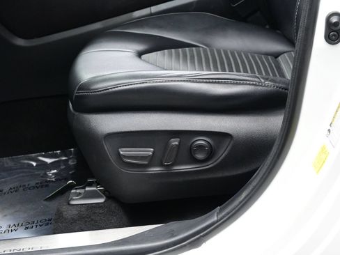Used 2021 Toyota Highlander XSE AWD/4WD image 11