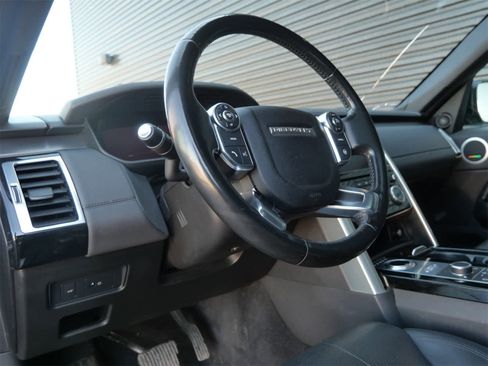 Used 2018 Land Rover Discovery HSE image 4