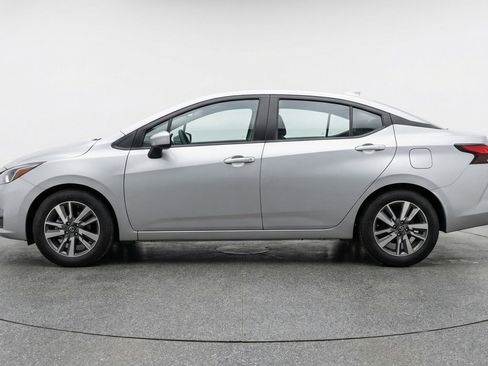 Used 2025 Nissan Versa SV image 5