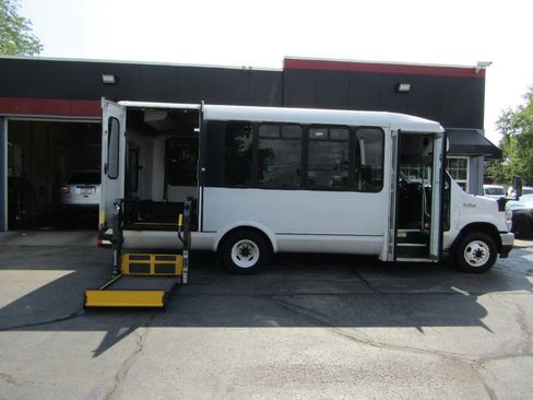Used 2016 Ford E-350 and Econoline 350 Super Duty w/ Shuttle Bus Prep Package RWD image 3