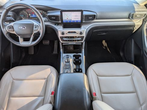 Used 2021 Ford Explorer XLT w/ Equipment Group 202A image 5