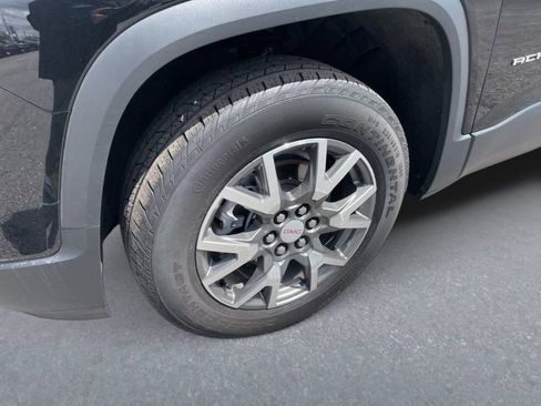 Used 2023 GMC Acadia SLE w/ Driver Convenience Package FWD image 9