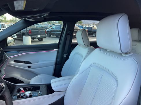 Used 2025 Jeep Wagoneer S Limited image 28