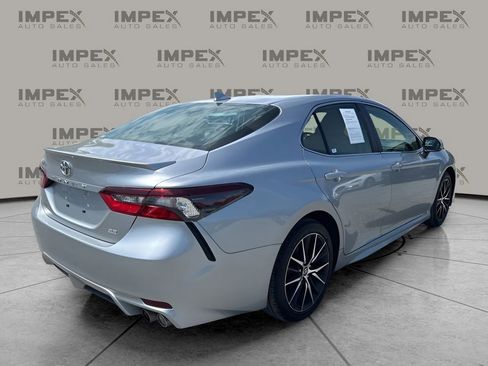 Used 2022 Toyota Camry SE FWD image 5