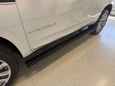 Used 2023 GMC Yukon Denali AWD/4WD image 8