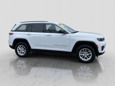 Certified 2025 Jeep Grand Cherokee Laredo X AWD/4WD image 10