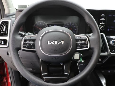 Used 2023 Kia Sorento LX image 17