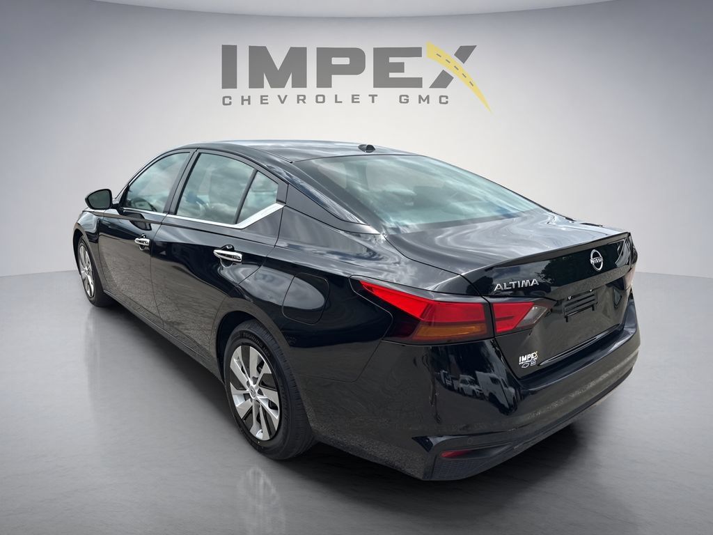 Used 2025 Nissan Altima 2.5 S FWD image 3