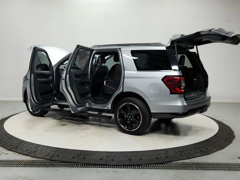 Used 2024 Ford Expedition Limited RWD image 14